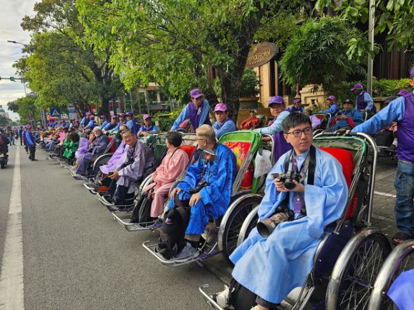 Pedicab Food Tour In Hue From Chan May Port